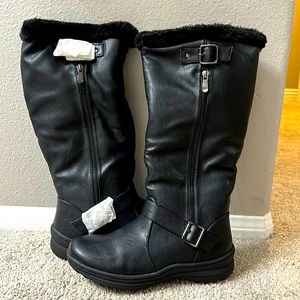 New never worn black fur lined boots size 7